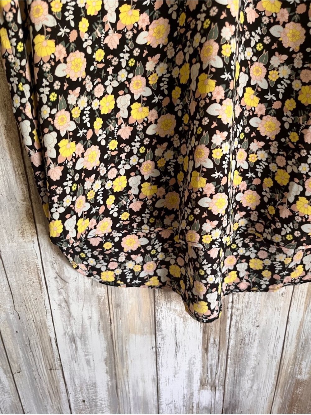 LOFT Black Floral Flutter Sleeve Blouse V-Neck Lightweight Top Small - Picture 4 of 6